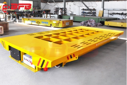 Yellow 10T Outdoor Heavy Duty Transport Trolley Moved On Rails For Tunnel Application